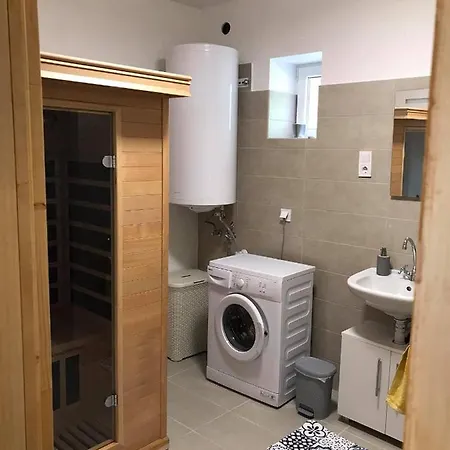 Zulejka Vendeghaz Apartment *